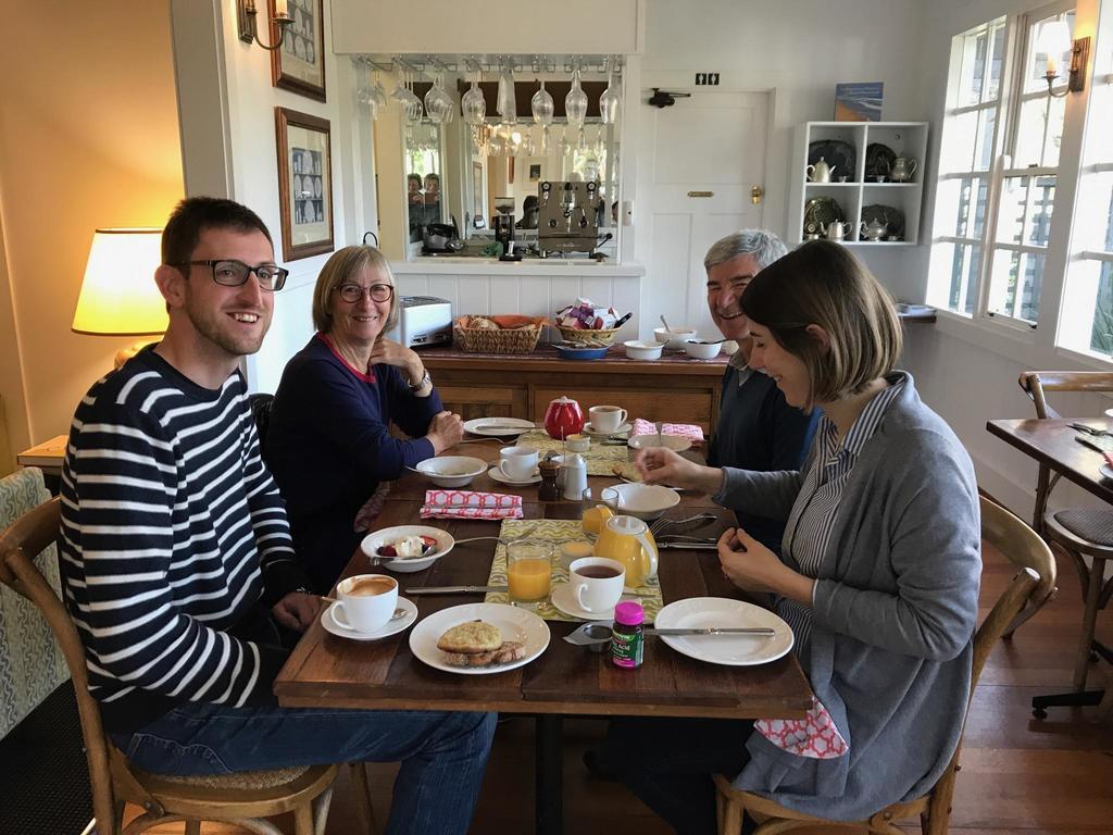 קאווס Holmwood Guesthouse מראה חיצוני תמונה
