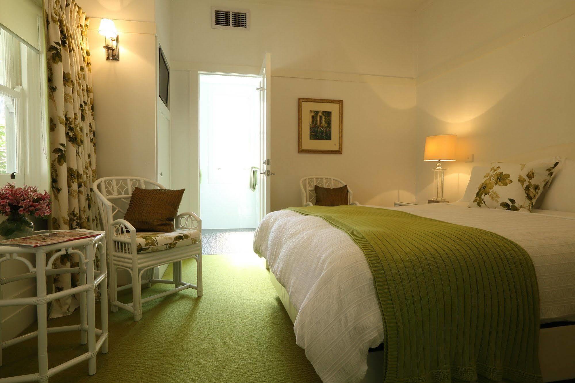 קאווס Holmwood Guesthouse מראה חיצוני תמונה
