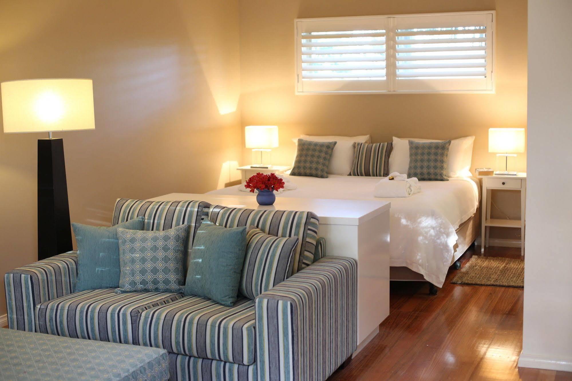 קאווס Holmwood Guesthouse מראה חיצוני תמונה