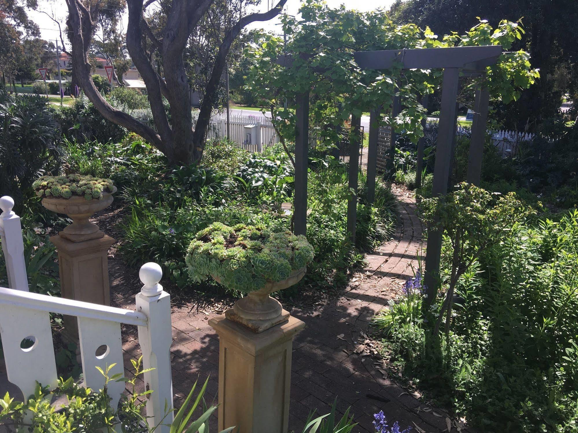 קאווס Holmwood Guesthouse מראה חיצוני תמונה